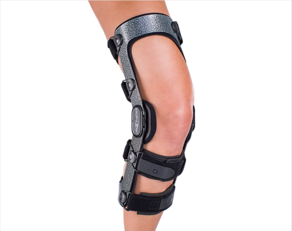 Plastic hinged knee